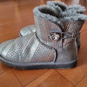 UGG Australia Mini Bailey Button Bling Grey, Size 7